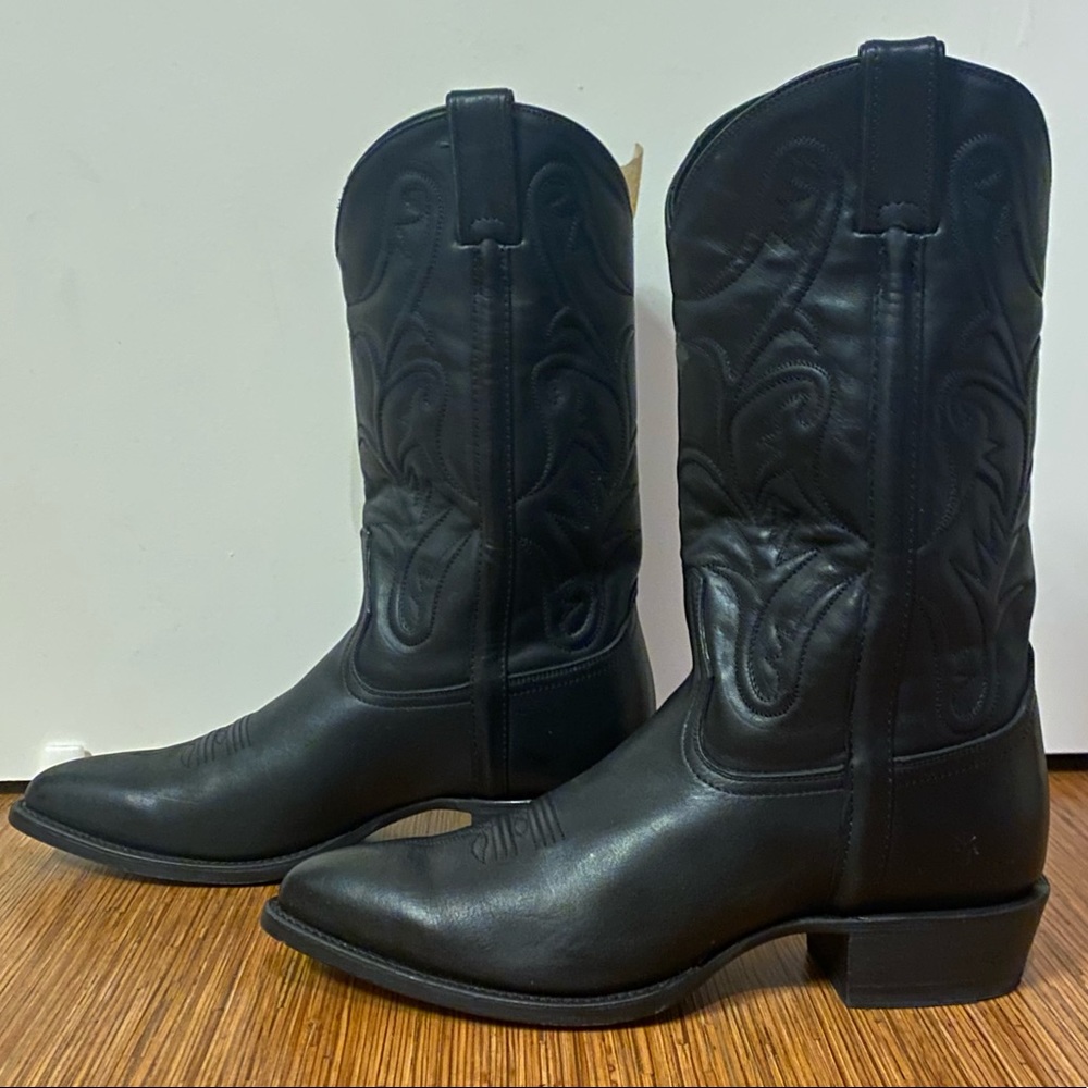 “Bruce Pull On” cowboy boots by Frye